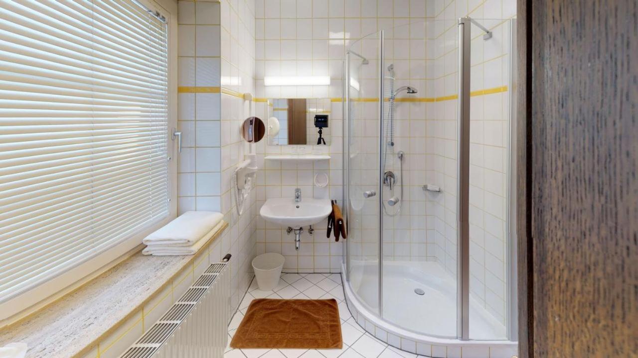 Hotel Schlair Kremsmunster Bagian luar foto